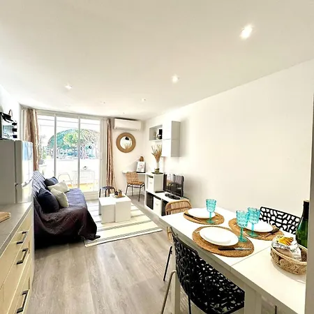 Apartament Le Grand Bleu-parking Prive-climatisation-proche Ponant