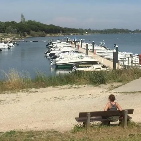Apartment Le Grand Bleu-parking Prive-climatisation-proche Ponant *