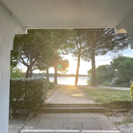 Apartment Le Grand Bleu-parking Prive-climatisation-proche Ponant
