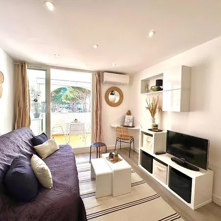 Apartment Le Grand Bleu-parking Prive-climatisation-proche Ponant